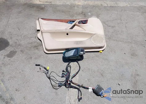 2001 Mercedes-Benz E 320 z USA, uszkodzony, nr VIN WDBJF65J91B352408